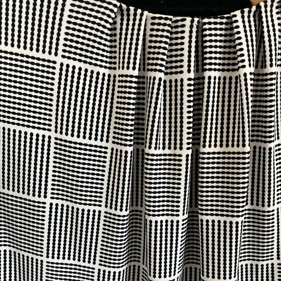 Calvin Klein Woman’s Black and White Career Top Blouse Sleeveless Size L - Picture 6 of 6